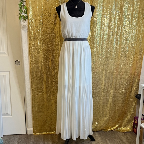Guess Dresses & Skirts - Guess Elegant White Maxi Dress
